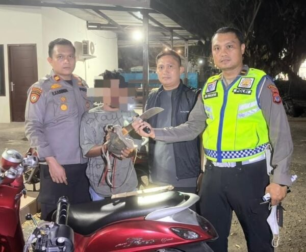 Sembilan Paket Diduga Ganja Diamankan di Depan Bandara DEO Sorong, Pengendara Motor Sempat Kabur