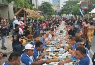 Makan Bersama Warnai Festival Budaya Biak Melanesia 2026, Ratusan Peserta Melebur dalam Satu Persaudaraan