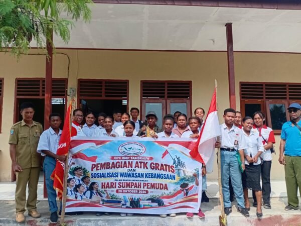 Sambut Sumpah Pemuda ke-98, BMP Tambrauw Bagikan ATK Gratis dan Tanamkan Semangat Kebangsaan kepada Pelajar